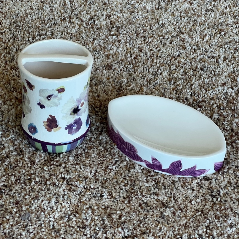 Brand new elegant Floral Ceramic Bathroom Set (2piece)